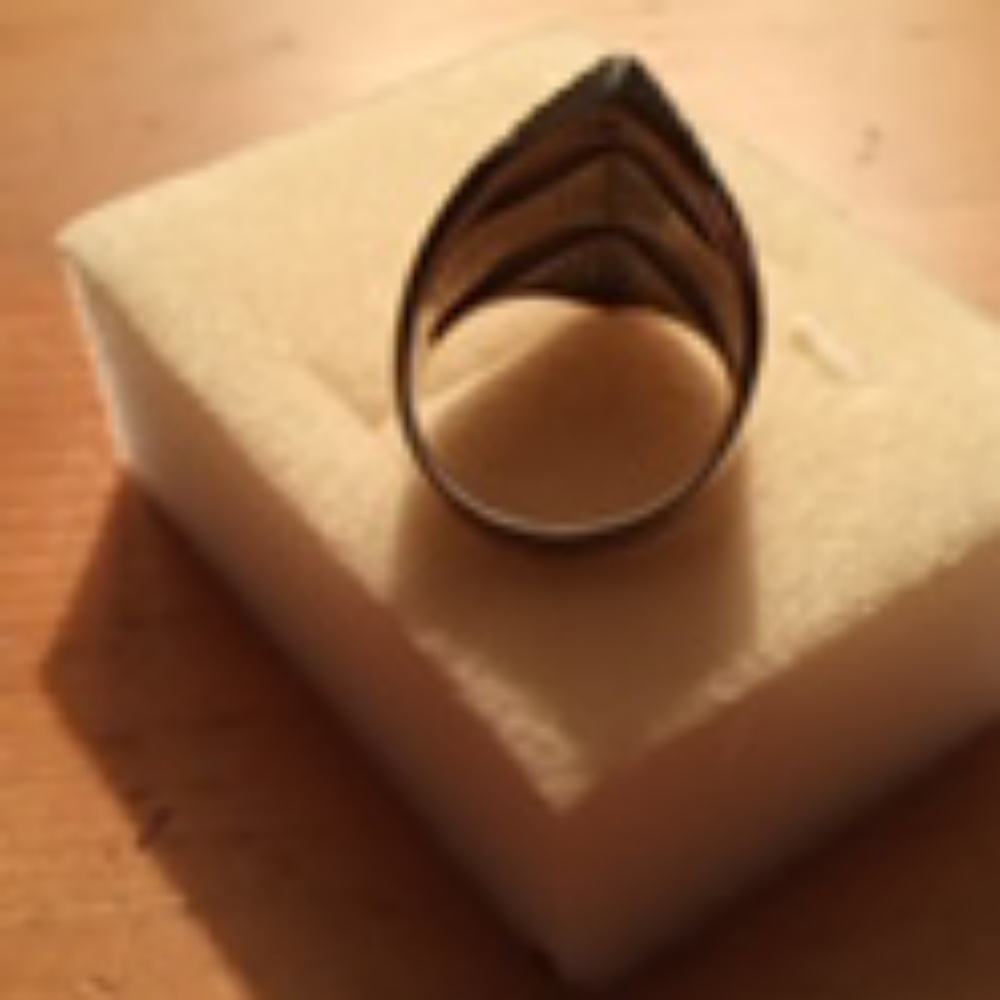 Gold geometric pattern - Picture 4 of 4